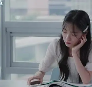 《【中字】韩国网剧-被男人牵着鼻子走的女人(夸克网盘)》短剧封面