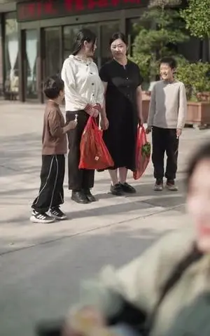 《惊鸿如故,爱已流放(81集)周艺凝&张昊(夸克网盘)》短剧封面