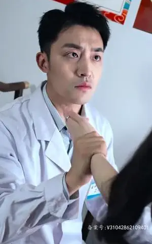 《擦边剧：娘娘请自重我真的不想代替陛下》短剧封面