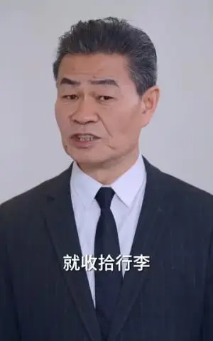 《医妃搬空库房去逃荒（100集）（夸克网盘）》短剧封面
