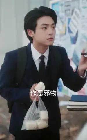 《说好的抓鬼给实习证明，咋成判官了（82集）周煜枫＆张雨梦（夸克网盘）》短剧封面