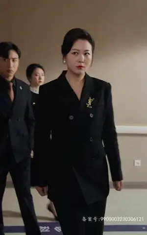 《爱在咫尺天涯》短剧封面