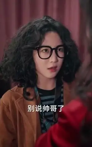 《我的死对头竟是顶级恋爱脑（60集）鹿单东＆黄云云（夸克网盘）》短剧封面