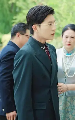 《落花错付遇明月（79集）齐博然（夸克网盘）》短剧封面
