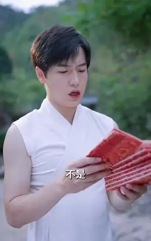 《高手下山我有七个绝色师姐（80集）李若希（夸克网盘）》短剧封面