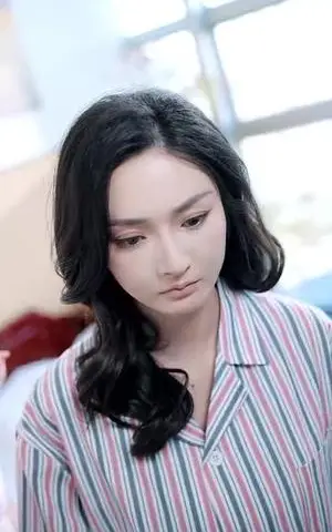《离婚后女儿叫我阿姨（60集）张子安＆胡冬晴（夸克网盘）》短剧封面