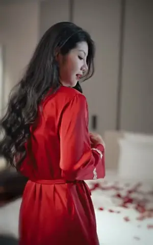 《阴差阳错恋上你》短剧封面