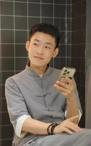 《擦边剧：极品吹牛系统（99集）》短剧封面