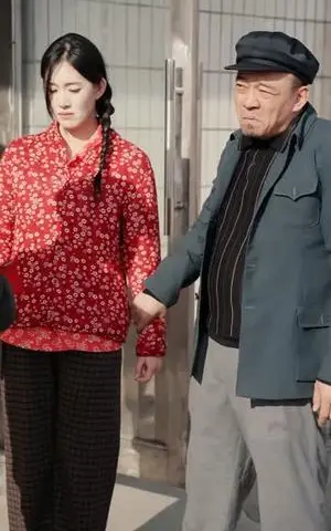 《赵铁柱的热血人生（60集）袁文硕＆何佳妮（夸克网盘）》短剧封面