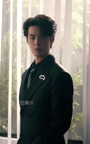 《栀栀婚迟，空降上司竟是我前夫（76集）李佑霖＆关芯（夸克网盘）》短剧封面