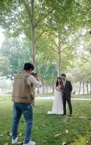 《我被女帝偷听心声（100集）许子吟（夸克网盘）》短剧封面