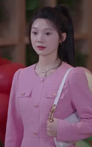 《千亿总裁向我求婚了》短剧封面