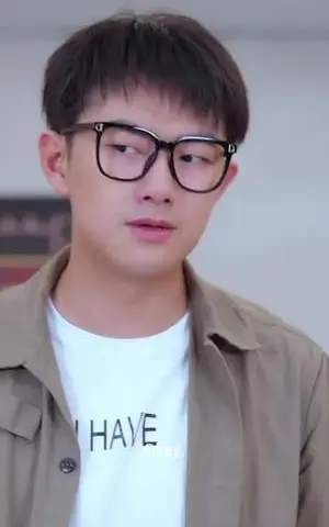 《擦边短剧：飞上云霄致命空姐（夸克网盘）》短剧封面