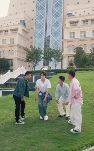 《我的歌星女友超凶猛（82集）胡一八（胡家荣）&沈照程&紫薇&一棉》短剧封面