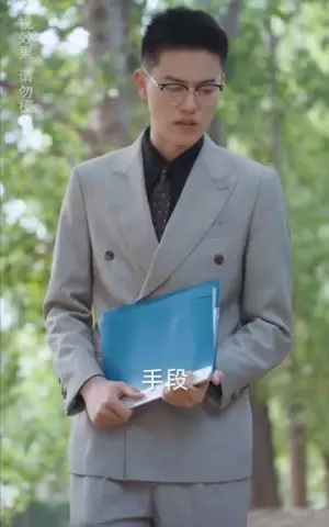 《总裁夫人竟是女首富（100集）》短剧封面