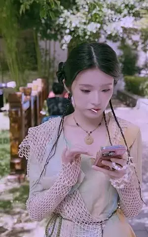 《小师妹下山，顾总装不下去了（63集）柴蔚＆鞠昊潼（夸克网盘）》短剧封面