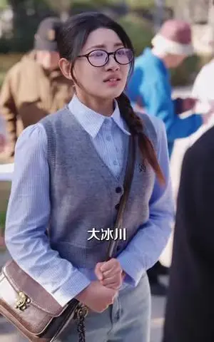 《签了协议，魔鬼总裁住我隔壁（80集）酱爆&谢梓涵（夸克网盘）》短剧封面