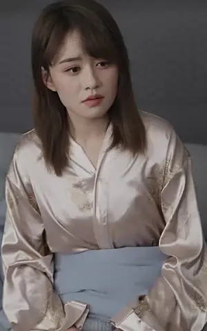 《云深见溪》短剧封面