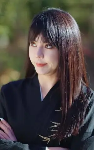 《我的七位绝色师姐都是弟控（78集）张凤鑫&邱彤》短剧封面