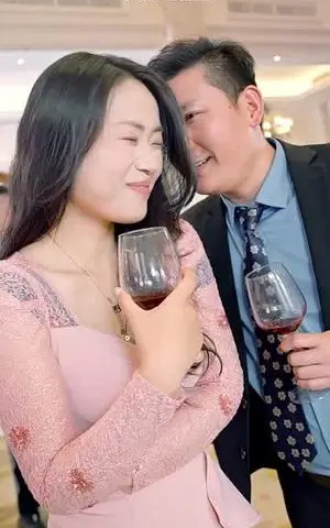 《拳打龙王脚踢医圣气哭反派大小姐（60集）浩子&宋喃（夸克网盘）》短剧封面