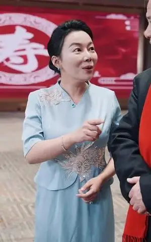 《业绩不达标老板要和我谈恋爱（79集）翟兆星&刘星辰（夸克网盘）》短剧封面
