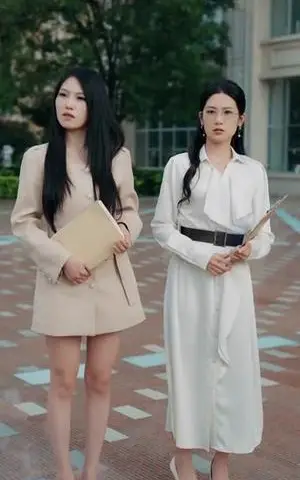 《强保镖：我的同桌是校花（100集）吴若溪＆王冠彭（夸克网盘）》短剧封面