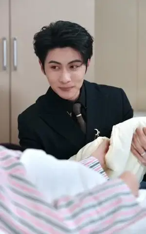 《夫人灾年来的，爱吃点怎么了（100集）王子林＆何宇涵（夸克网盘）》短剧封面
