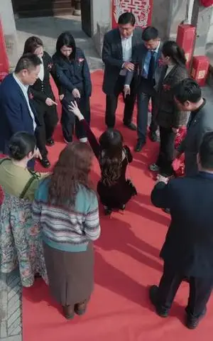 《民工爹竟是世界首富（80集）姜华＆宋昭昭（夸克网盘）》短剧封面