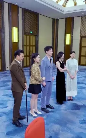 《千金身份藏不住（100集）（夸克网盘）》短剧封面
