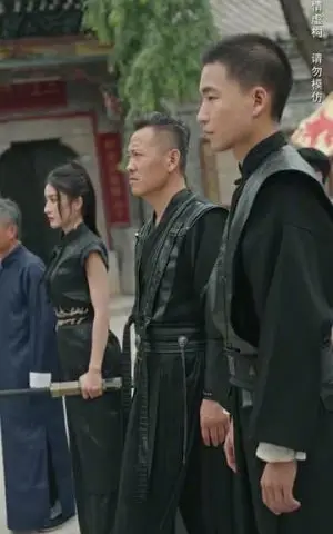 《完蛋所有人都以为我是绝世高手（62集）（夸克网盘）》短剧封面