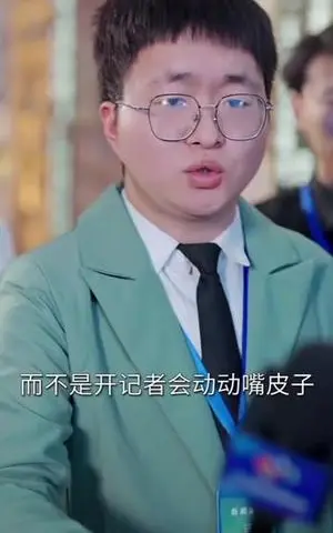 《炮灰女配不当恋爱脑（长篇）许丹&陈景赫（夸克网盘）》短剧封面