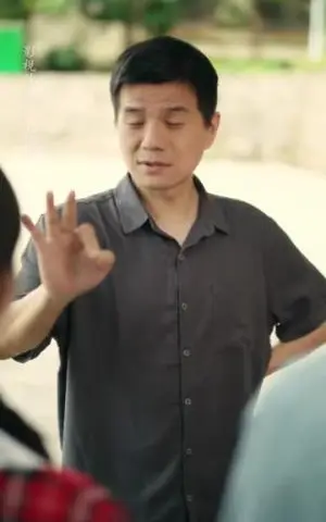《斯文医生脸红红八零杀猪婆追着哄（66集）杨文&李若希》短剧封面