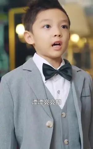 《反派儿子你跪下妈求你点事（100集）赵冠宇&葛晓希（夸克网盘）》短剧封面