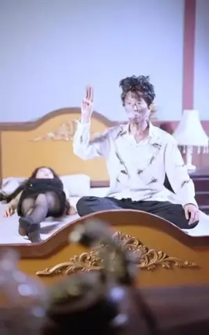 《离婚后神女大人她觉醒了（61集）（夸克网盘）》短剧封面