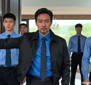 《错位的深情（71集）（夸克网盘）》短剧封面