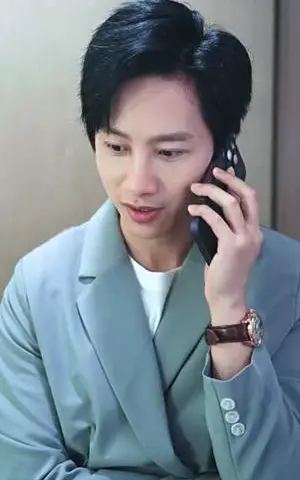 《闪婚后总裁夫妇的马甲捂不住了（72集）（夸克网盘）》短剧封面