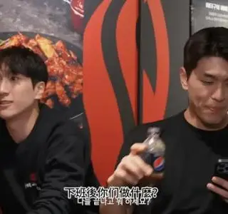 《【中字】韩国网剧-和两个漂亮女人打工会发生的事(夸克网盘)》短剧封面