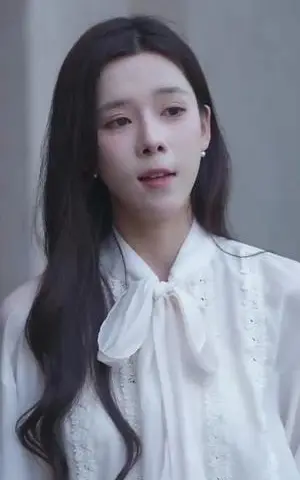 《贺夫人每天都在想离婚（90集）李思君＆苏弋涵（夸克网盘）》短剧封面