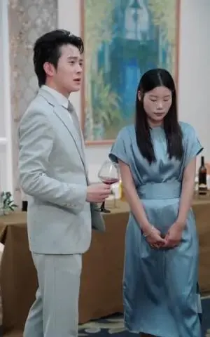 《报告总裁！夫人腹肌有八块（80集）乔槿＆安奕明（夸克网盘）》短剧封面