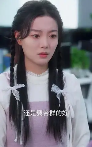 《她从夜色来（70集）丁紫含（夸克网盘）》短剧封面