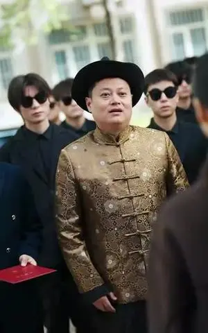 《老妈爆身份替儿媳撑腰（70集）张文辉&纪泠希（夸克网盘）》短剧封面
