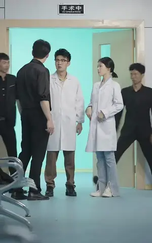 《离婚后，沈总满世界追妻》短剧封面