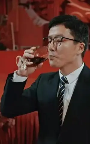 《跟着大哥风起云涌（40集）（夸克网盘）》短剧封面