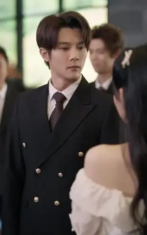 《靠听心声萌娃救母救父救全家（71集）夏娃&何伊滢（夸克网盘）》短剧封面