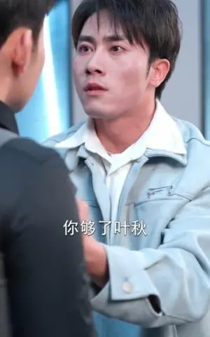 《隐退五年，前妻逼我复出打脸（83集）陈超＆李怡蓉（夸克网盘）》短剧封面