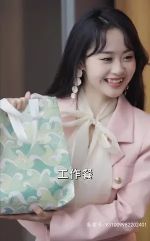 《夏秘书，请闭嘴（98集）》短剧封面