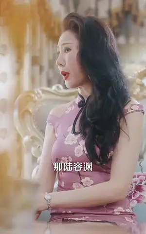 《在他深情中陨落》短剧封面