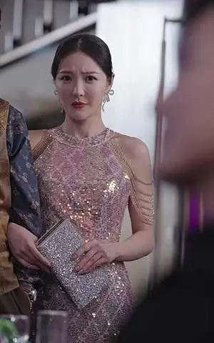 《擦边剧：重生之都市修仙》短剧封面