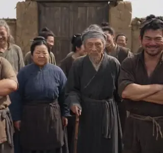 《替嫁王妃有军火（154集）（夸克网盘）》短剧封面