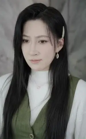 《妈宝女加彩礼反手娶了总裁校花（81集）韩非儿＆毛家和（夸克网盘）》短剧封面
